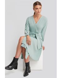NA-KD Midi Overlap Tied Waist Dress - Groen