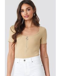 NA-KD Short Sleeve Zipped Top - Natur