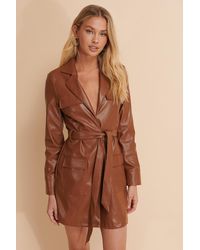 NA-KD Misslisibell x Pu-Kleid Mit Gürtel - Braun