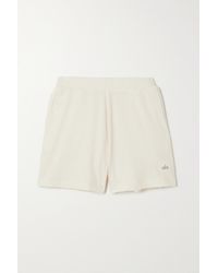 Alo Yoga Muse Shorts Aus Rippstrick in Natur Damen Bekleidung Kurze Hosen Mini Shorts 