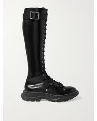 McQueen - Kniehohe Stiefel Aus Glanzleder Mit Überstehender Sohle - Lyst