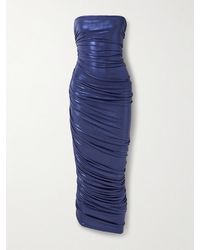 Norma Kamali - Diana Asymmetrisches, Trägerloses Midikleid Aus Stretch-Lamé Mit Raffungen - Lyst