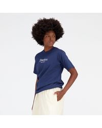 New Balance - T-shirt nb athletics icono-graphic in blu - Lyst