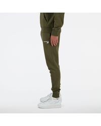 New Balance - Pantaloni nb classic core fleece in verde - Lyst