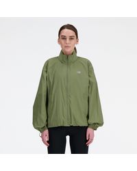 New Balance - Athletics packable jacket in verde - Lyst