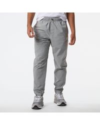 New Balance Katoen T-shirt Met Rechtlijnig Logo in het Wit voor heren pantalons en chinos voor Casual broeken Heren Kleding voor voor Broeken 