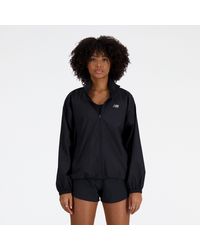 New Balance - Athletics packable jacket in nero - Lyst