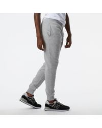 New Balance - Pantaloni nb classic core fleece in grigio - Lyst
