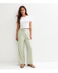 New Look - Petite Striped Pleated Wide Leg Trousers - Lyst