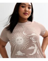New Look - Plus Size Light Trust The Universe Graphic Print T-Shirt Curves - Lyst