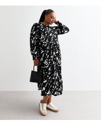 New Look - Plus Size Abstract Print Crinkled Midi Smock Dress Curves - Lyst
