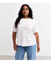 New Look - Plus Size Daisy Embroidered T-Shirt Curves - Lyst