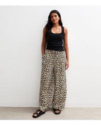 New Look - Leopard Print Wide Leg Relaxed Trousers - Lyst