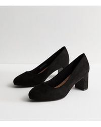 New Look - Extra Wide Fit Suedette Block Heel Court Shoes Vegan - Lyst