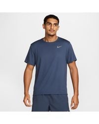 Nike - Miler Uv Hardlooptop Met Korte Mouwen En Dri-Fit Voor - Lyst