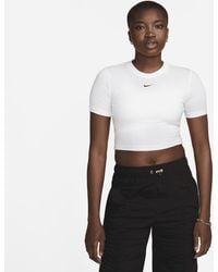 Nike - Sportswear Essential Aansluitend Kort T-shirt - Lyst