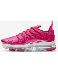 womens pink vapormax plus