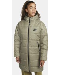 Nike Padded and down jackets for Women | Online Sale up to 40% off | Lyst