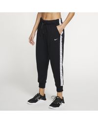 Nike Pantaloni da training in fleece a 7/8 Dri-FIT Get Fit - Nero