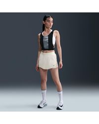 Nike - Swift Dri-Fit 2-In-1 Hardloopshorts Met Halfhoge Taille Voor - Lyst