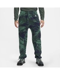 Nike - Pantaloni con stampa all-over acg "wolf tree" - Lyst