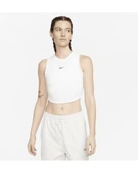 Nike - Sportswear Chill Knit Aansluitende, Korte Tanktop Met Mini-rib - Lyst