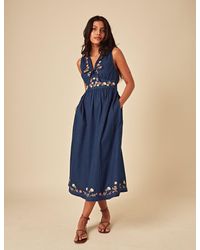 Nobody's Child - Elizabeth Scarlett Denim Floral Embroidered Astra Midi Dress - Lyst