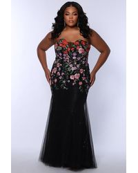 Sydney's Closet - Sweetheart Neckline Fitted Floral Plus Size Gown - Lyst