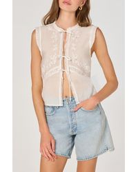 Astr - Lace Trim Tie Front Top - Lyst