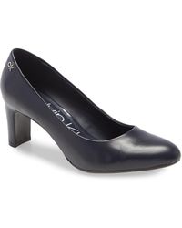 calvin klein kamara patent pump