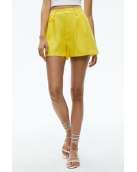 Alice + Olivia - Conry Linen Pleated Short - Lyst