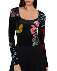 Alice + Olivia - Delaina Scoop Neck Longsleeve Top - Lyst