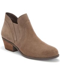 me too black booties