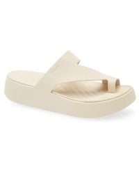 Crocs™ - Getaway Toe Loop Platform Sandal - Lyst