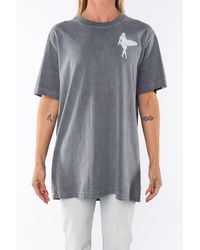 Ariko - Gender Inclusive Surf Girl Graphic T-Shirt - Lyst