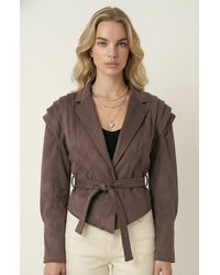 Modenaire - Structured Belted Pleated Shoulder Jacket - Lyst