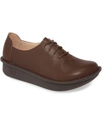 g by guess dillyn platform bootie