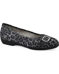 White Mountain - Calming Buckle Strap Flat - Lyst
