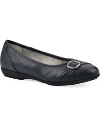 White Mountain - Calming Buckle Strap Flat - Lyst