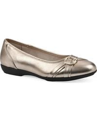 White Mountain - Calming Buckle Strap Flat - Lyst