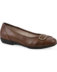 White Mountain - Calming Buckle Strap Flat - Lyst