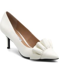 Charles David - Arvine Ruffle Pump - Lyst