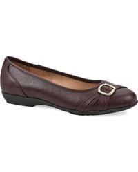 White Mountain - Calming Buckle Strap Flat - Lyst