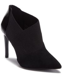 nine west zaayer heeled bootie
