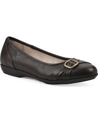 White Mountain - Calming Buckle Strap Flat - Lyst