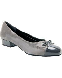 Ros Hommerson - Tawnie Bow Cap Toe Pump - Lyst