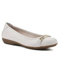 White Mountain - Chain Detail Flats - Lyst