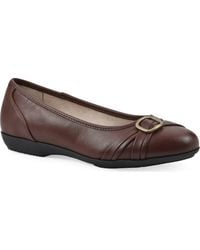 White Mountain - Calming Buckle Strap Flat - Lyst