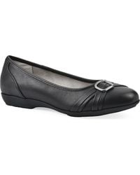 White Mountain - Calming Buckle Strap Flat - Lyst