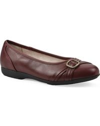 White Mountain - Calming Buckle Strap Flat - Lyst